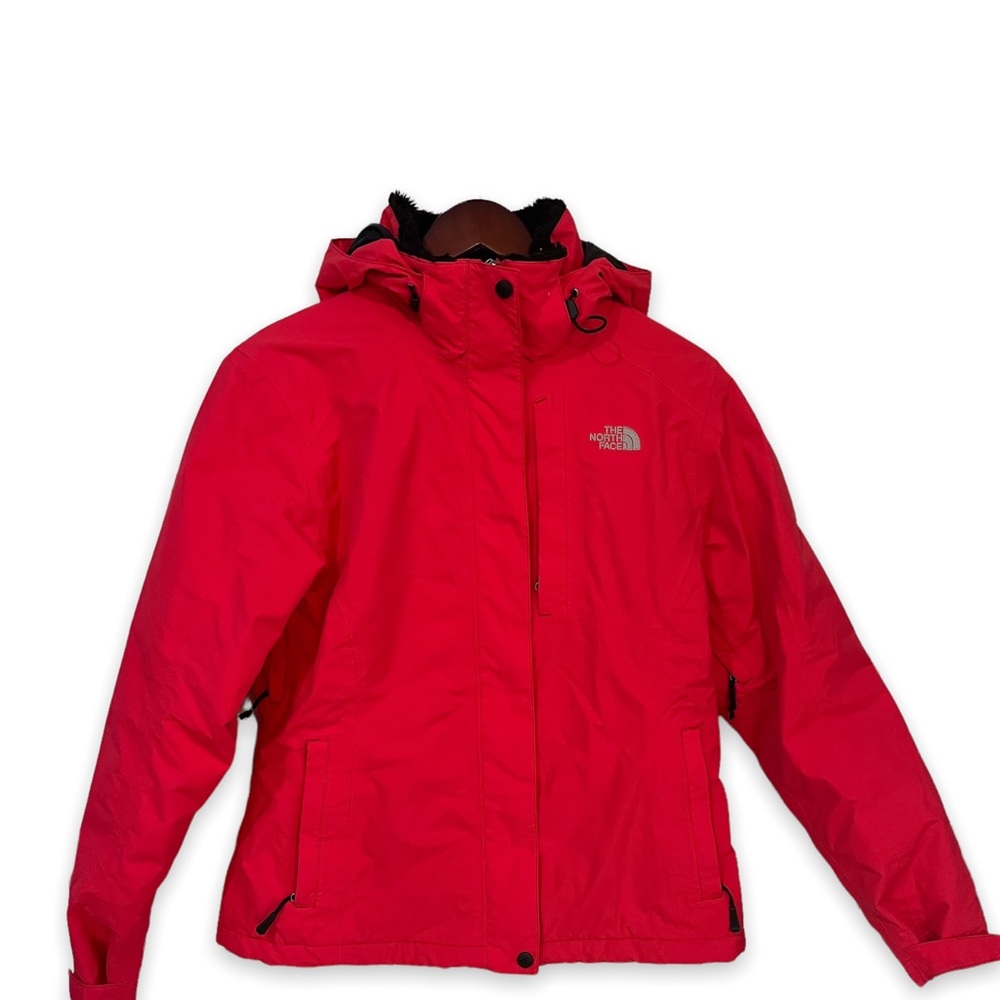 North Face Red women’s winter jacket, adjustable waist, size medium, in EUC❣️
